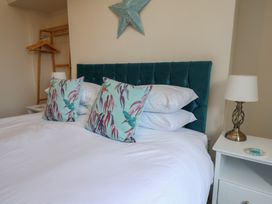 A bedroom with a bed and pillows at Kingfisher House in Staithes