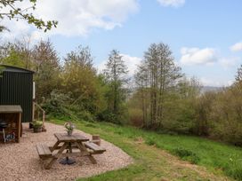 Oak Shepherd Hut - Dorset - 1174124 - thumbnail photo 3