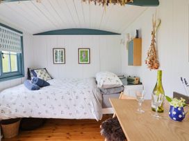 Oak Shepherd Hut - Dorset - 1174124 - thumbnail photo 15