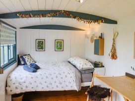 Oak Shepherd Hut - Dorset - 1174124 - thumbnail photo 2