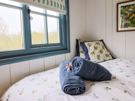 Oak Shepherd Hut - Dorset - 1174124 - thumbnail photo 17