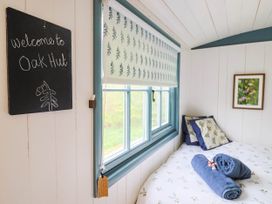 Oak Shepherd Hut - Dorset - 1174124 - thumbnail photo 13