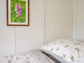 Oak Shepherd Hut - Dorset - 1174124 - thumbnail photo 18