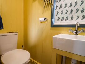 Oak Shepherd Hut - Dorset - 1174124 - thumbnail photo 19