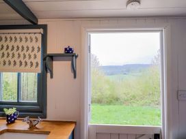 Oak Shepherd Hut - Dorset - 1174124 - thumbnail photo 22