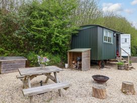 Oak Shepherd Hut - Dorset - 1174124 - thumbnail photo 24