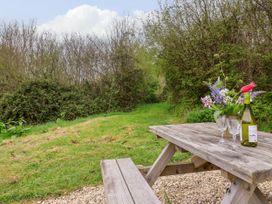 Oak Shepherd Hut - Dorset - 1174124 - thumbnail photo 25