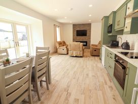 A living room with a dining table and chairs at Teach Ti in Miltown Malbay