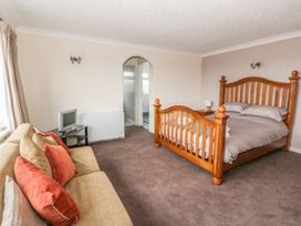 Llain Delyn - Anglesey - 1174294 - thumbnail photo 11