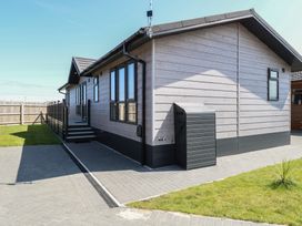 Life's a Beach - Norfolk - 1174299 - thumbnail photo 2