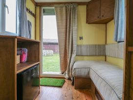 Betsy (Cow Shed 2) - Suffolk & Essex - 1174325 - thumbnail photo 3
