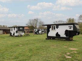 Buttercup (Cow Shed 3) - Suffolk & Essex - 1174328 - thumbnail photo 9