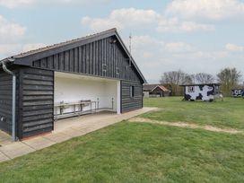 Buttercup (Cow Shed 3) - Suffolk & Essex - 1174328 - thumbnail photo 10