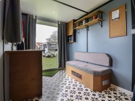 Dozy Dotty (Cow Shed 4) - Suffolk & Essex - 1174329 - thumbnail photo 5