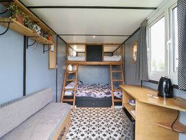 Dozy Dotty (Cow Shed 4) - Suffolk & Essex - 1174329 - thumbnail photo 7