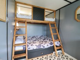 Dozy Dotty (Cow Shed 4) - Suffolk & Essex - 1174329 - thumbnail photo 9