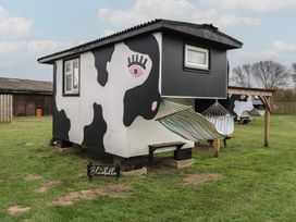 Bluebelle (Cow Shed 5) - Suffolk & Essex - 1174330 - thumbnail photo 1