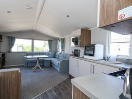 13 Sunset Terrace Rockley Park - Dorset - 1174365 - thumbnail photo 4