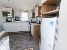 13 Sunset Terrace Rockley Park - Dorset - 1174365 - thumbnail photo 8