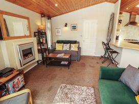 A living room with sofas and a coffee table at 28 Troutbeck in Bassenthwaite