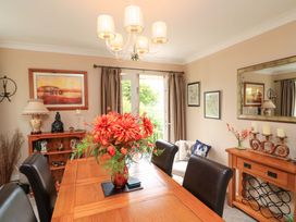 A dining room with a table and chairs at 3 Chantry Hill in Kingsbridge