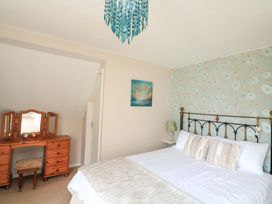 A bedroom with a bed and vanity at 3 Chantry Hill in Kingsbridge