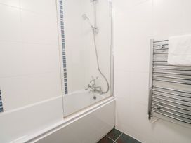 A bathroom with a bathtub and shower at Tobys Quay in Falmouth