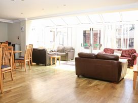 Sunset Quarters at Marine Court - Kent & Sussex - 1174673 - thumbnail photo 13