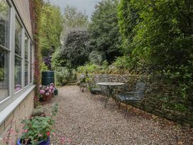 A garden with a table and chairs at St. Marys House Church Westcote near Bledington