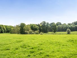 A green field with trees in the background at Jubilee Two Bedroom Accessible Bungalow Pet Friendly Penrith