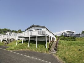 An outdoor view of houses on a hillside at Number 42 Wemyss Bay
