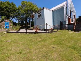 A building with steps and plants at The Studio in Feock near Truro