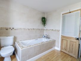 A bathroom with a toilet and bathtub at 18 Pakefield Road in Lowestoft