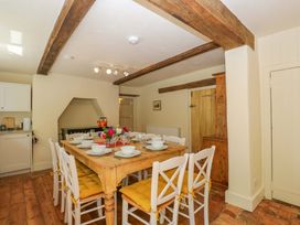 A dining room with a large table and chairs at Keepers Cottage, Devizes