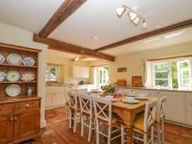 A kitchen with a dining table and chairs at Keepers Cottage in Devizes