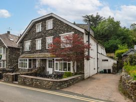 A house with stone walls and trees at Moss Crag in Glenridding