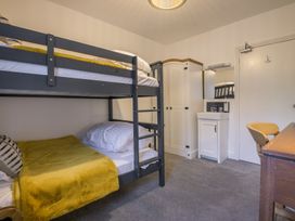 A bedroom with bunk beds and a desk at Moss Crag in Glenridding