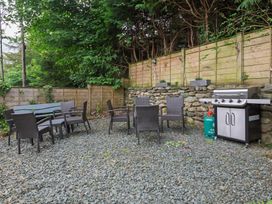 A garden with outdoor seating and a grill at Moss Crag in Glenridding