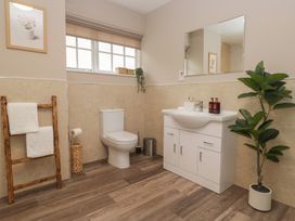A bathroom with sink and toilet at Cumbria house