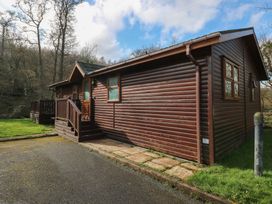 A log cabin with steps and patio in outdoor area at Riverside Lodge 3