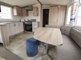 Caravan B8 - North Wales - 1175441 - thumbnail photo 8