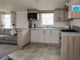 Caravan B8 - North Wales - 1175441 - thumbnail photo 9