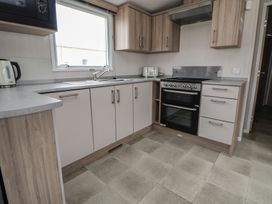 Caravan B8 - North Wales - 1175441 - thumbnail photo 10