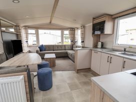 Caravan B8 - North Wales - 1175441 - thumbnail photo 11