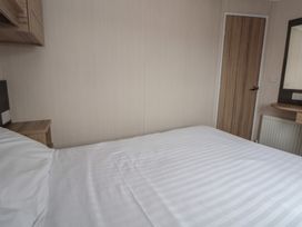 Caravan B8 - North Wales - 1175441 - thumbnail photo 13