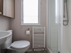 Caravan B8 - North Wales - 1175441 - thumbnail photo 14