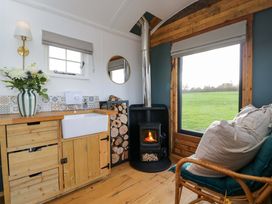 A kitchen with a sink and stove at Wiltshire Weavers Hut Sutton Benger near Christian Malford