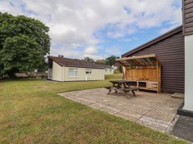 An outdoor seating area with a picnic table at Harcombe House Bungalow 25 Chudleigh