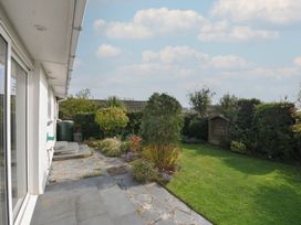 A garden with grass and a shed at 42 Little Trelyn in Wadebridge