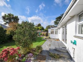 A garden with plants and stone pathway at 42 Little Trelyn Wadebridge